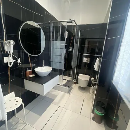 Laura Guest house *