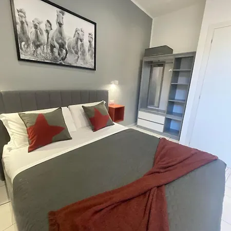 Laura 3* لا سبيتسْيا